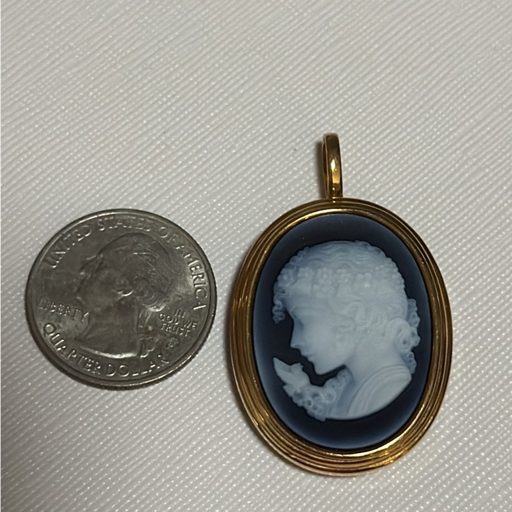 Gold-Frame Blue and White Cameo Pendant Necklace